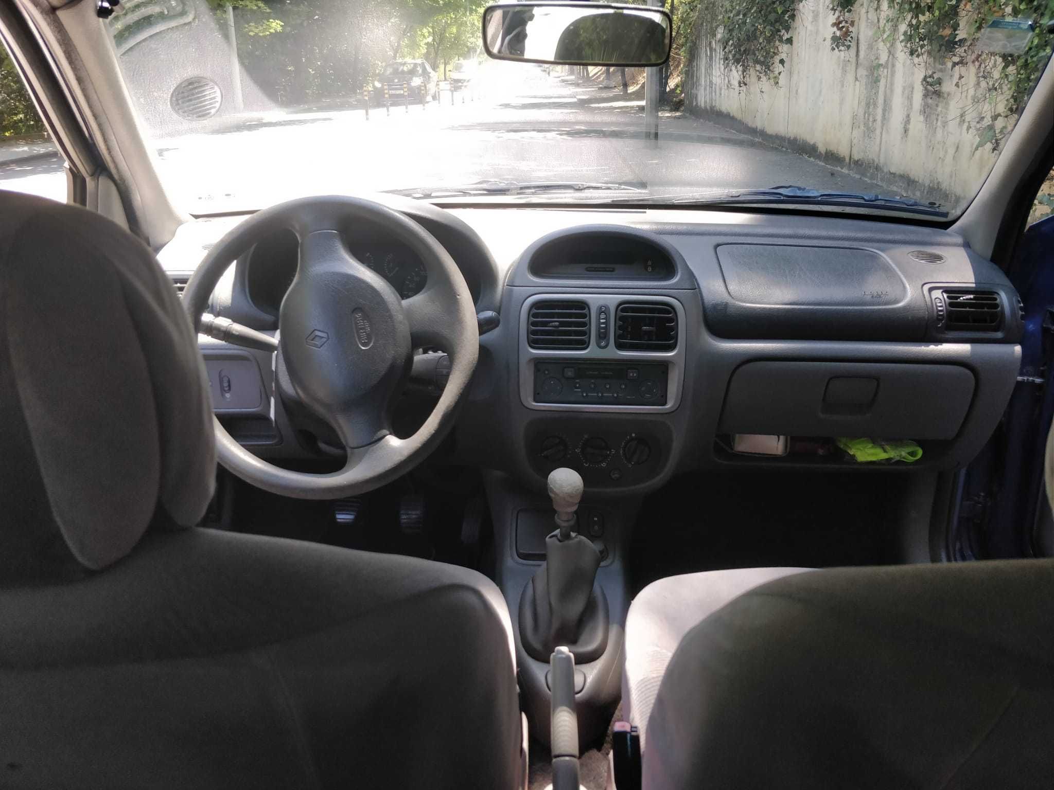 Renault Clio II Coupé 1.2 54cv – Maio 2000 – Económico
