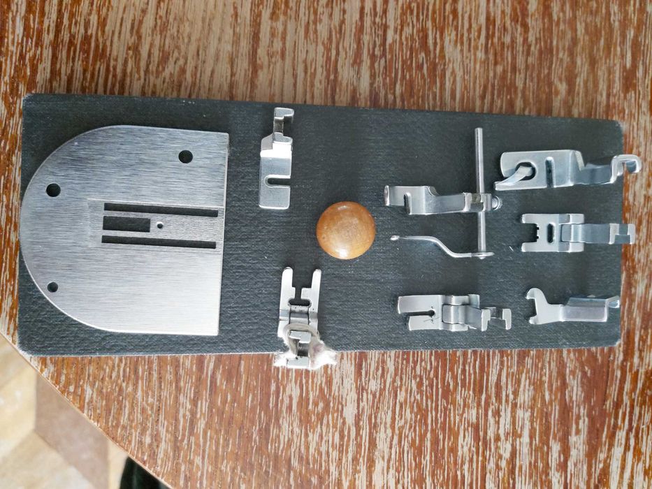 Швейна машинка Veritas, електродвигун, ножна педаль. ГДР