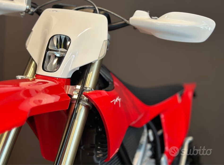 Stark varg Ex 2025 електромотоцікл 60 kw