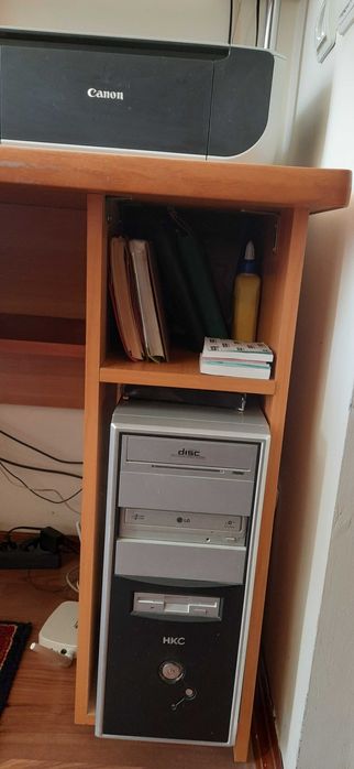 Комп"ютерний стіл