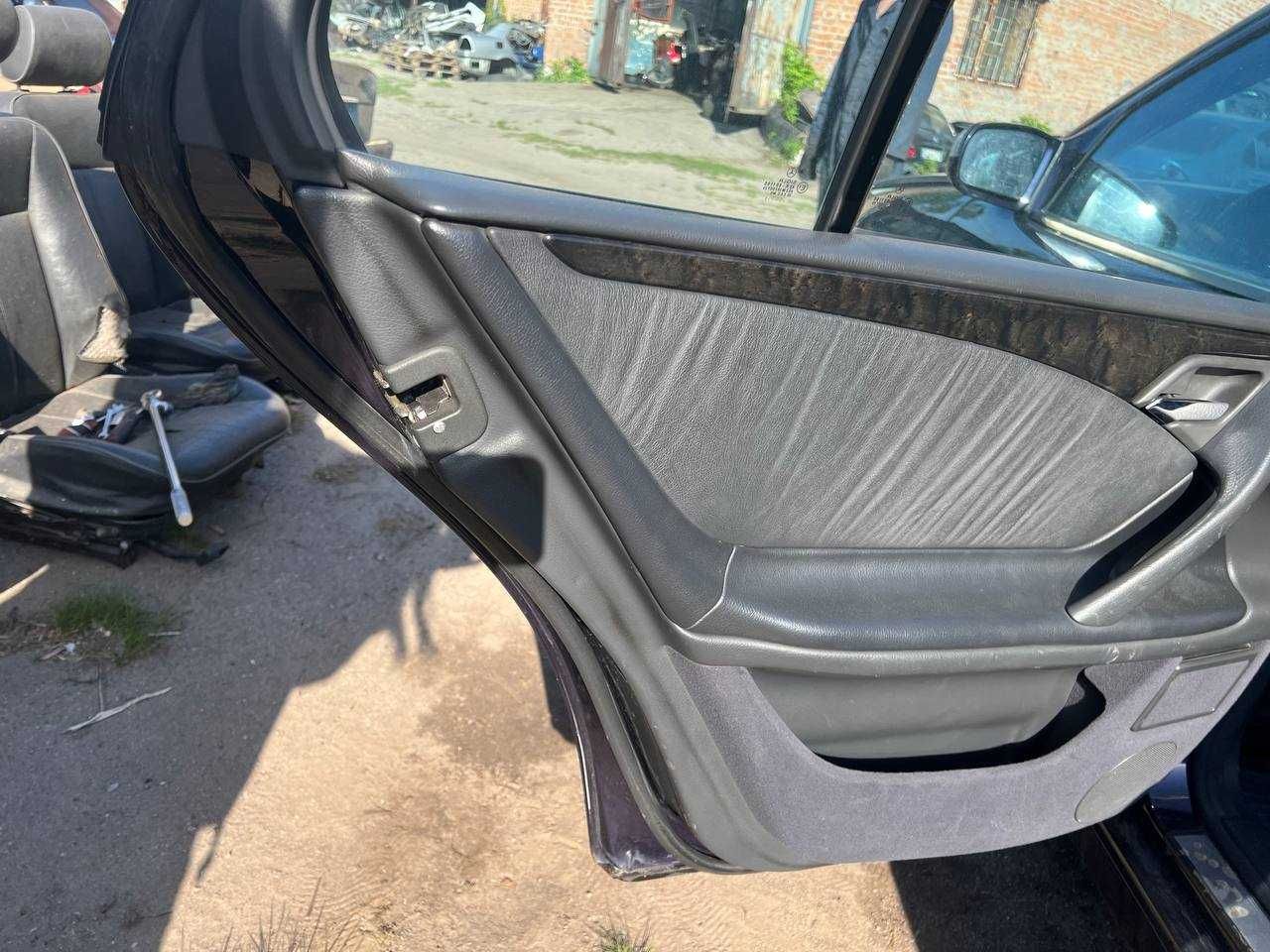 Салон черная кожа Mercedes Benz W210 унив. з.диван с ф.детс.сидений