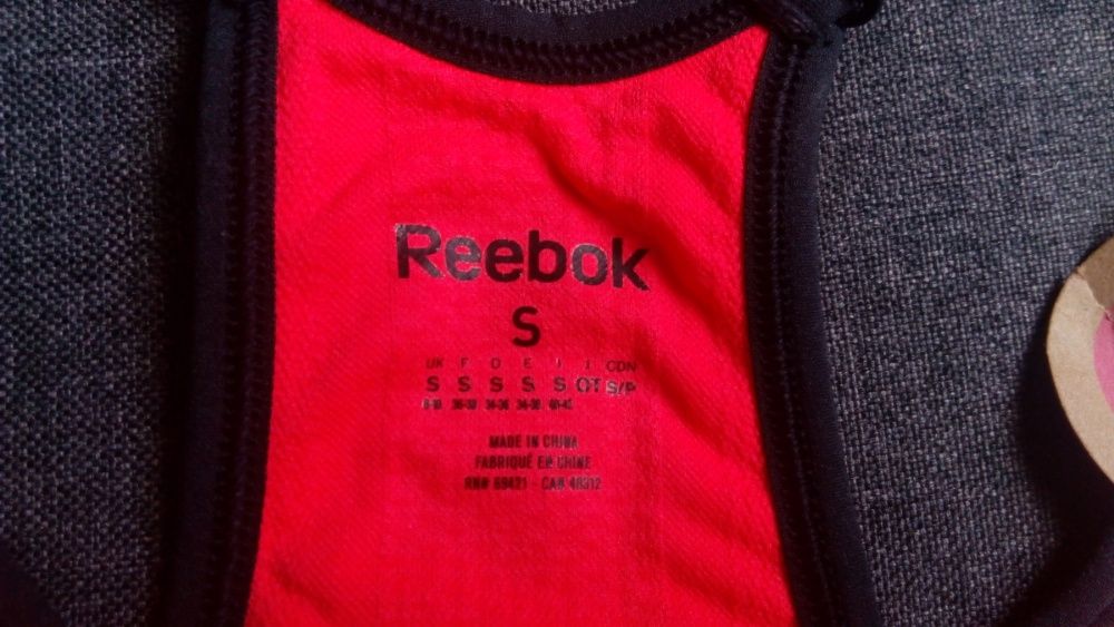 Новый спортивный топ Reebok размер S