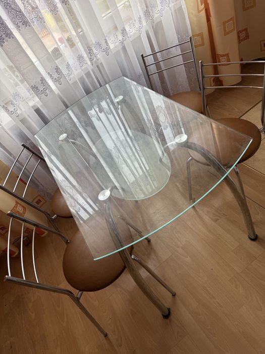 Szklany stól z krzesłami zestaw jadalnia