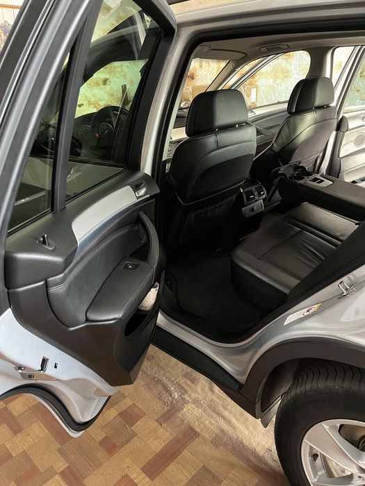 Автомобіль BMW X5