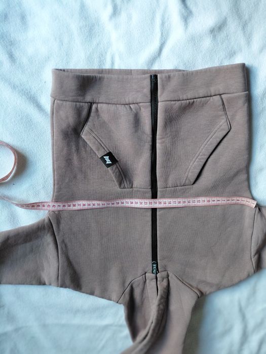 Продам кофту на замку 134 зріст на дівчинку.