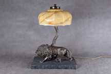 Lampa stołowa / biurkowa z figurą lwa, lata 30. XX wieku