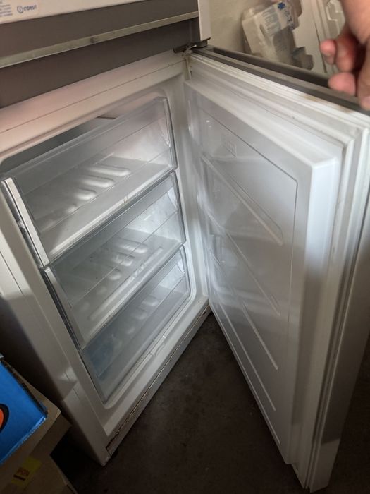 Продам 2 холодильника