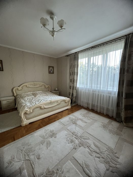 Продається двоповерховий будинок