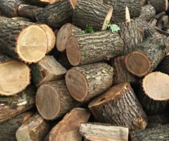 Продам рубані  дубові дрова з доставкою