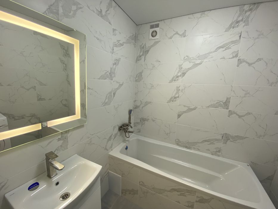 2 кімнатна квартира з ремонтом в Центрі