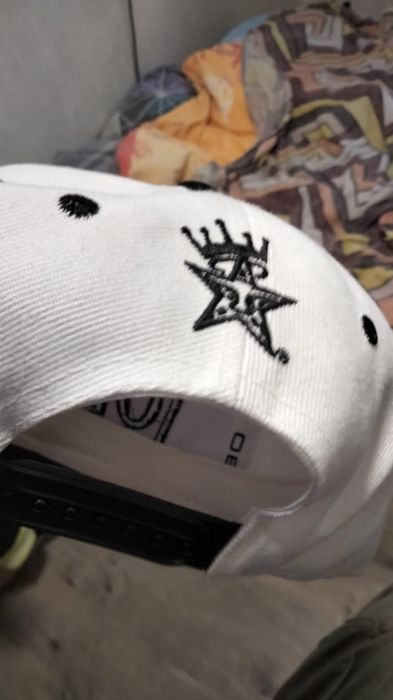 Кепка OBEY біла з чорним