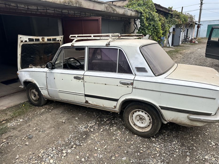 Автомобиль ВАЗ 2103
