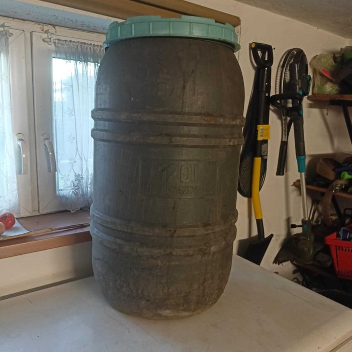 Beczka plastikowa 120 zamykana