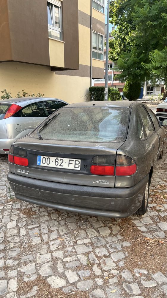Vendo laguna 95 com defeito
