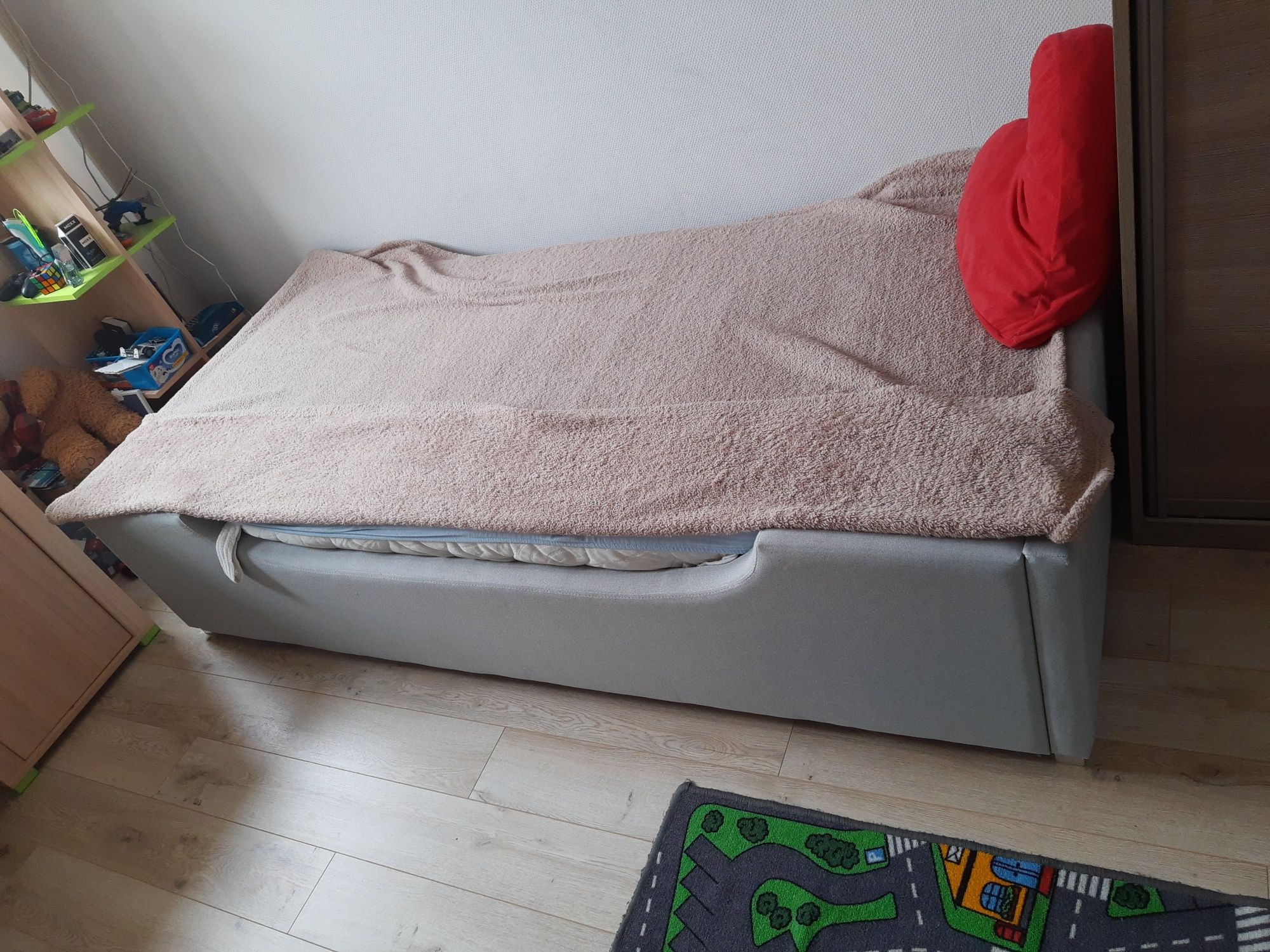 Biurko łóżko Agata Meble słupek,fotel,dywanik