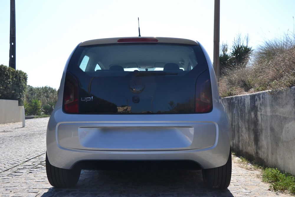 VW UP! Com vários componentes novos e extras.
