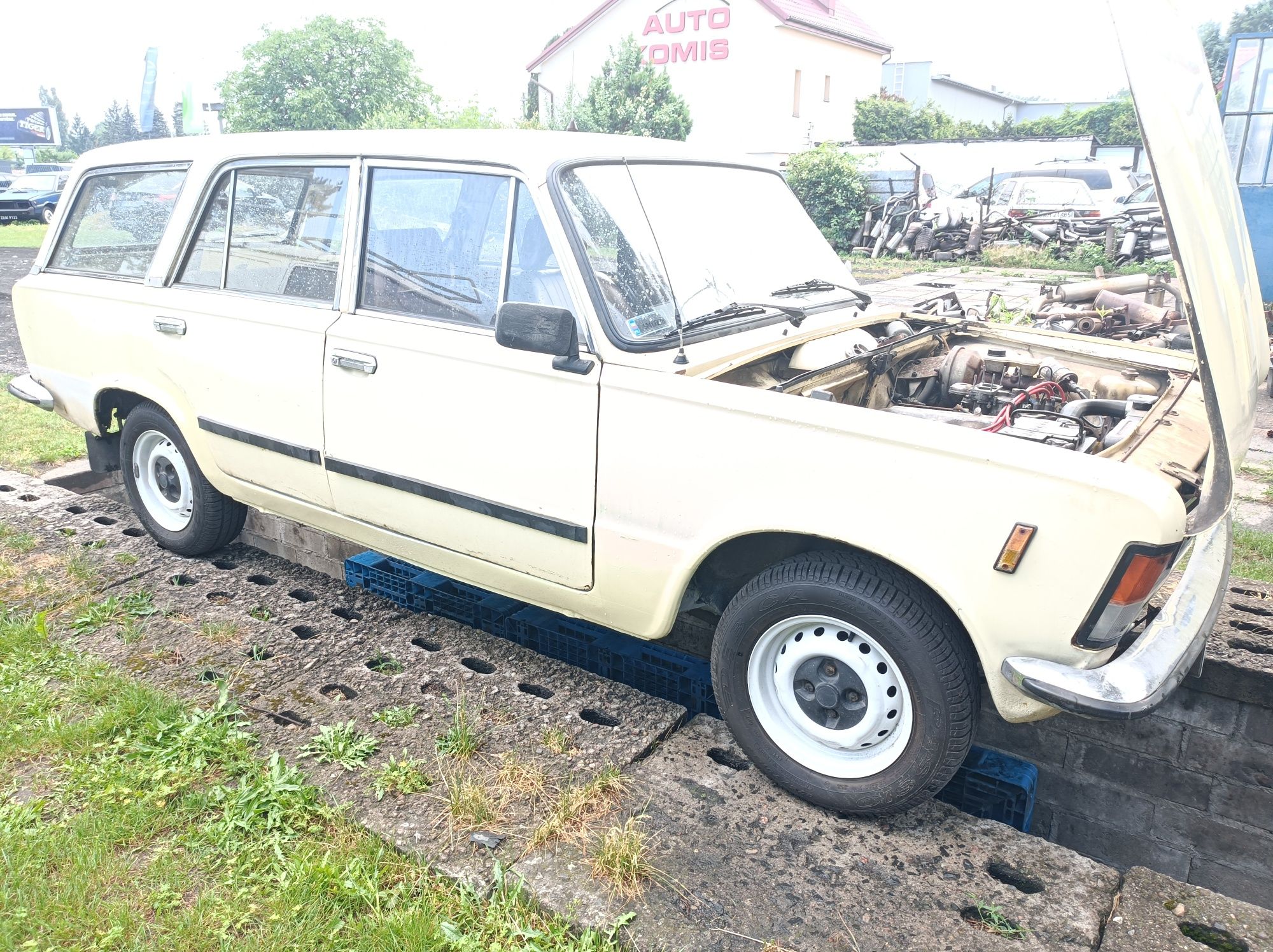 Fiat 125p kombi karetka