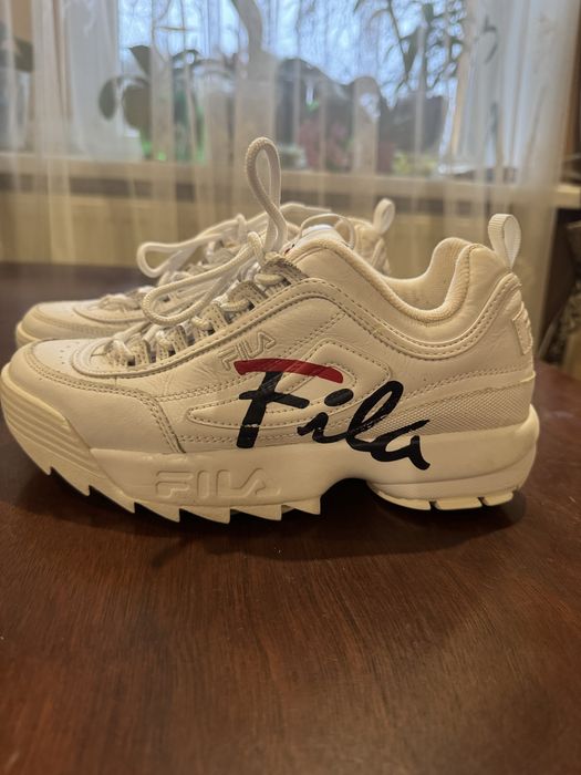 Кросівки білого кольору