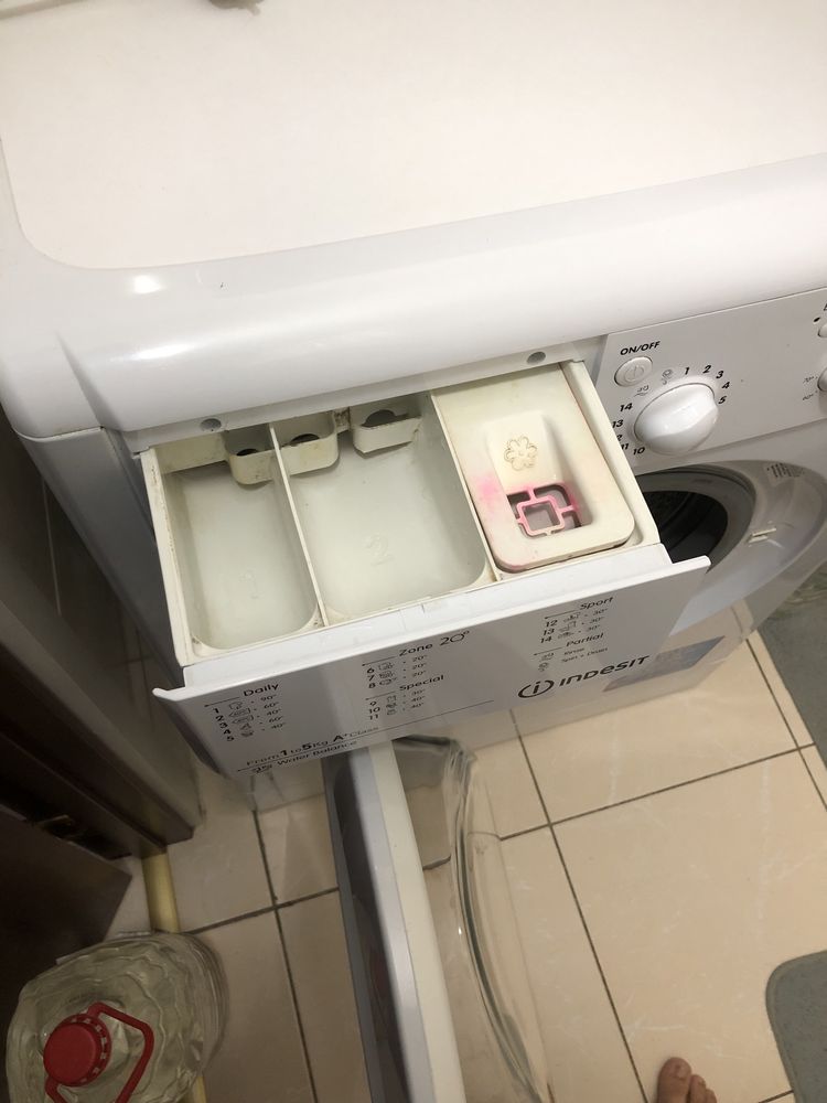Продам пральну машину Indesit під ремонт/на деталі