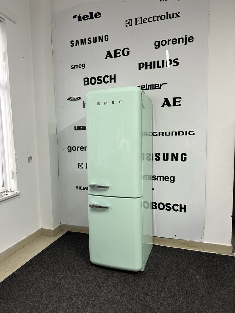 Холодильник Smeg FAB32RVN1