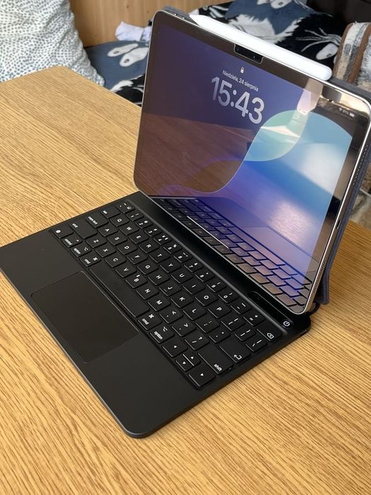 Ipad Air m2 128 gb wraz z rysikiem i klawiatura baseus