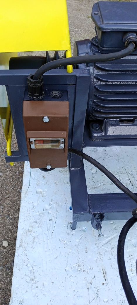 Silnik elektryczny na wózku o mocy 2.2Kw. 3-fazowy 1420ob/min.ORYGINAŁ