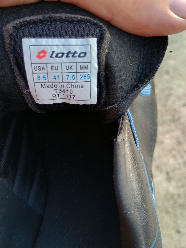 Korki Lotto r41 wkladka 26.5 jak nowe