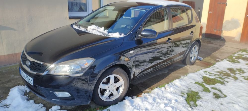 Kia cee'd 1.4b 90KM 
Przebieg 126010km 
OPO66066
19.12.2011 r
U5YHB511