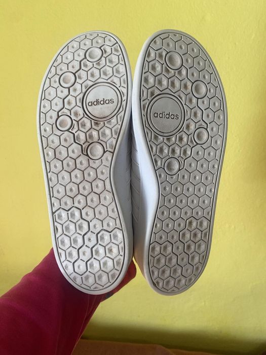 Продам кросівки  Adidas 40р