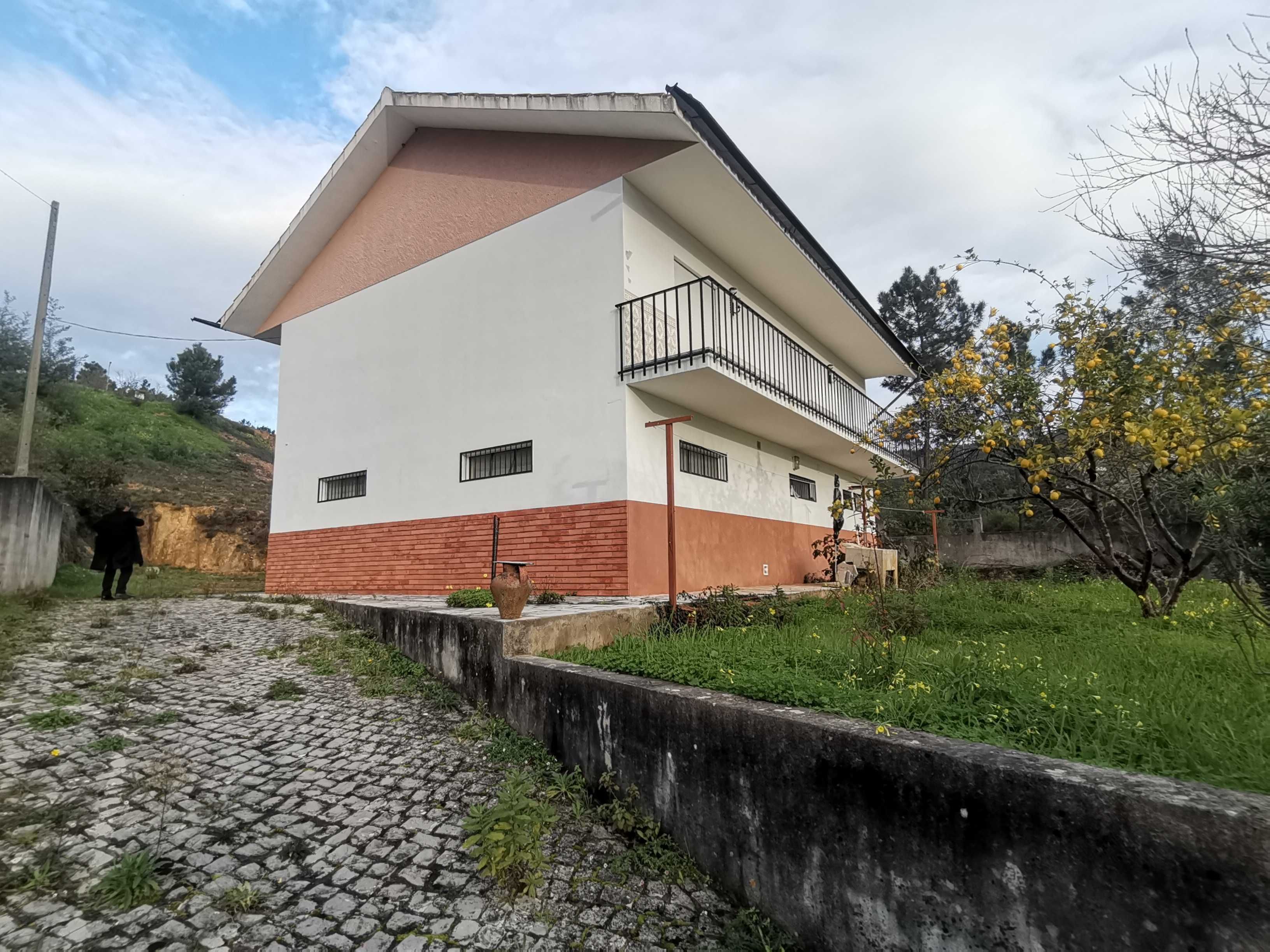 Moradia Isolada com Terreno em Moinhos, Miranda do Corvo