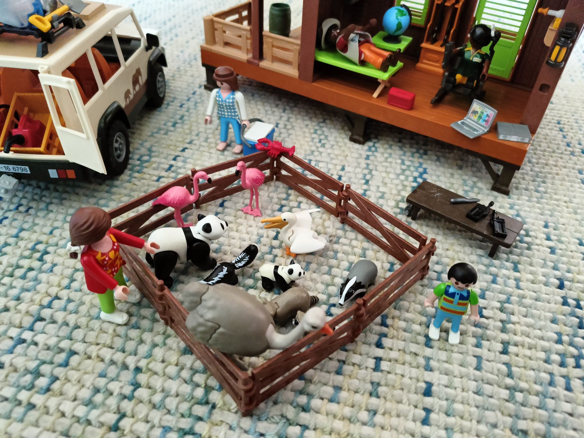 Playmobil safari klinika dla zwierząt plus auto