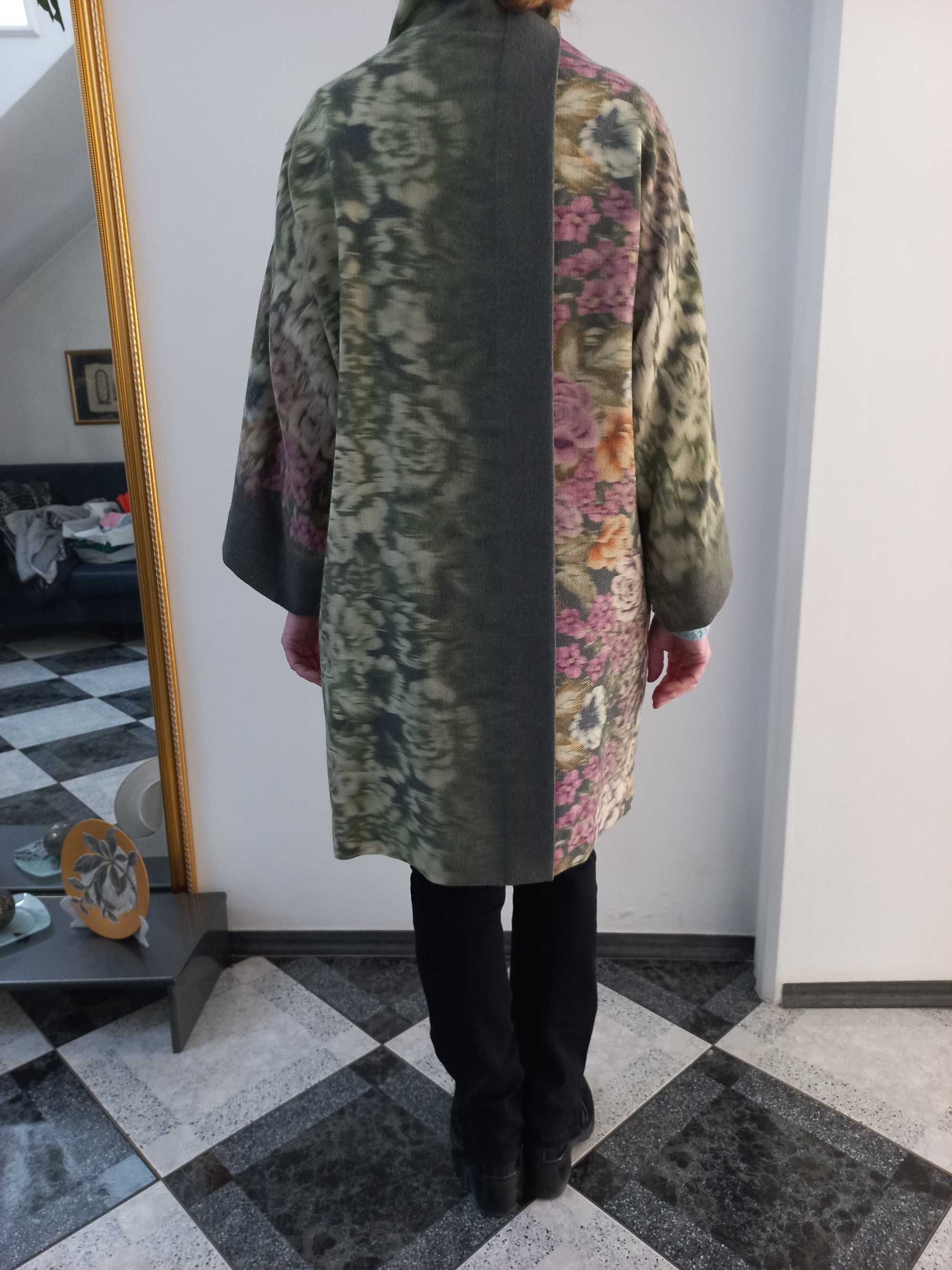 Стильное женское пальто бренда Olena Dats