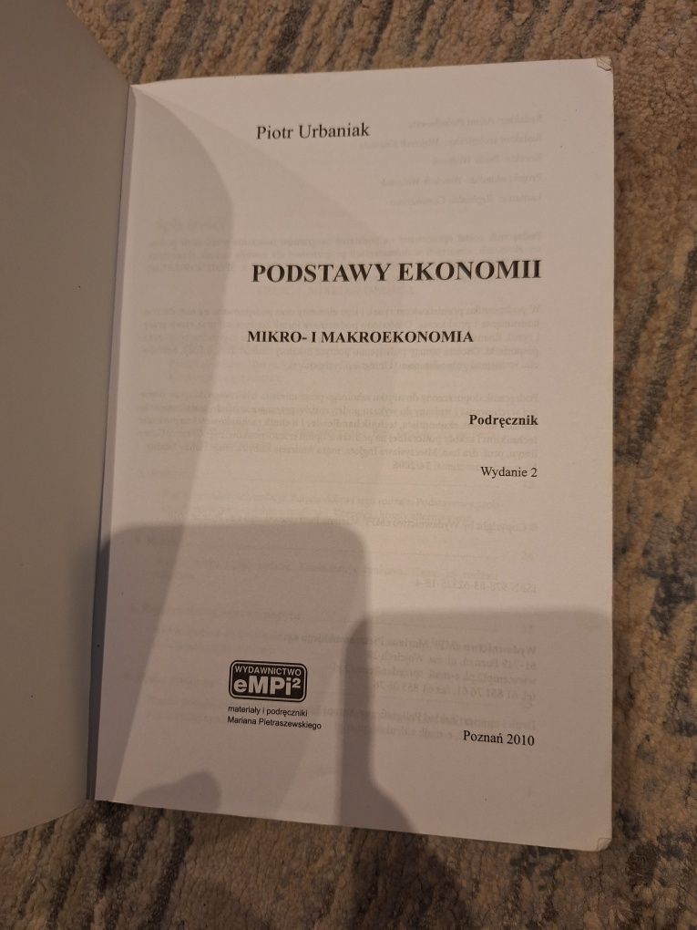 Podstawy ekonomii Piotr Urbaniak