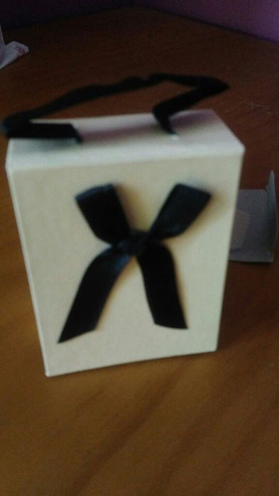 Conjunto de brincos de criança 6 pares AVON novos