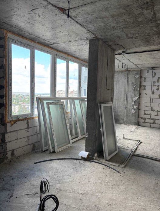 Продам 4-кімнатну квартиру, Грушевського 110