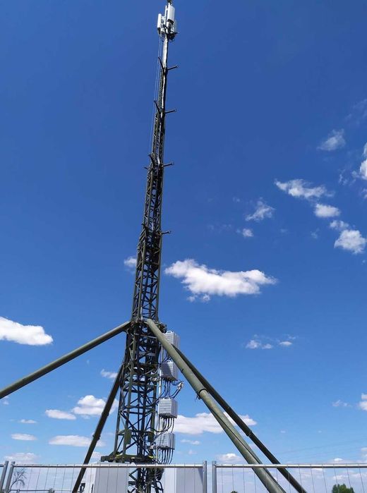 Wojskowy maszt antenowy - mobilna wieża telekomunikacyjna - h-25m