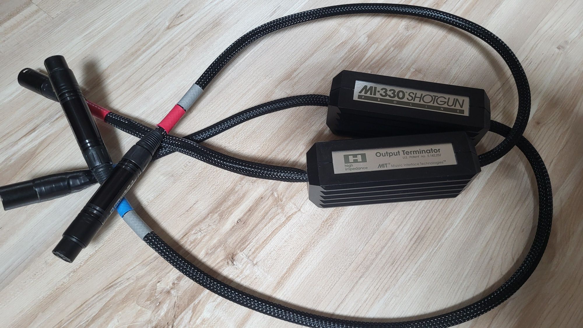 MIT MI-330 SHOTGUN PROLINE XLR. Interkonekty analogowe .