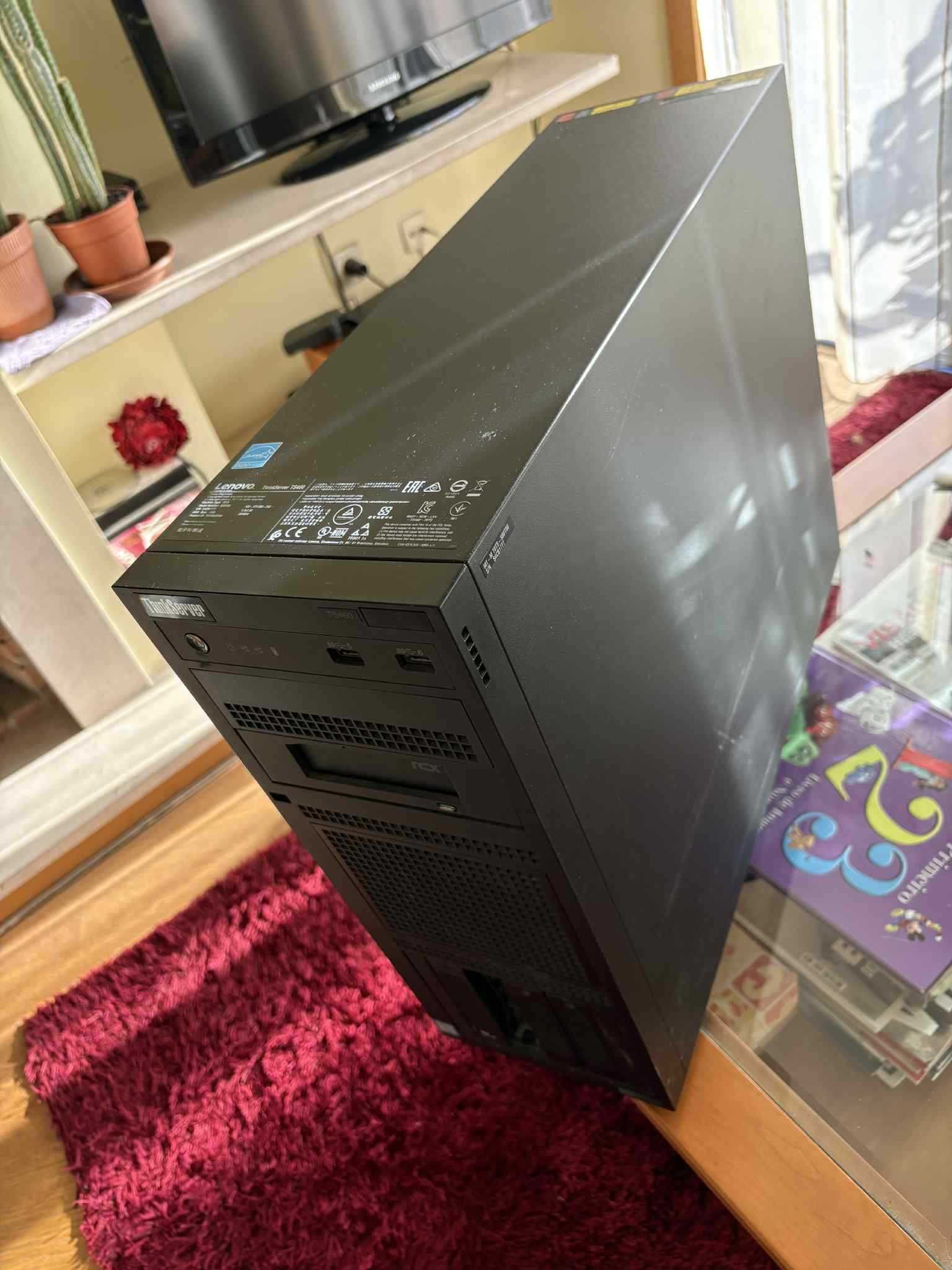 Servidor lenovo Thinkcenter a funcionar na perfeição