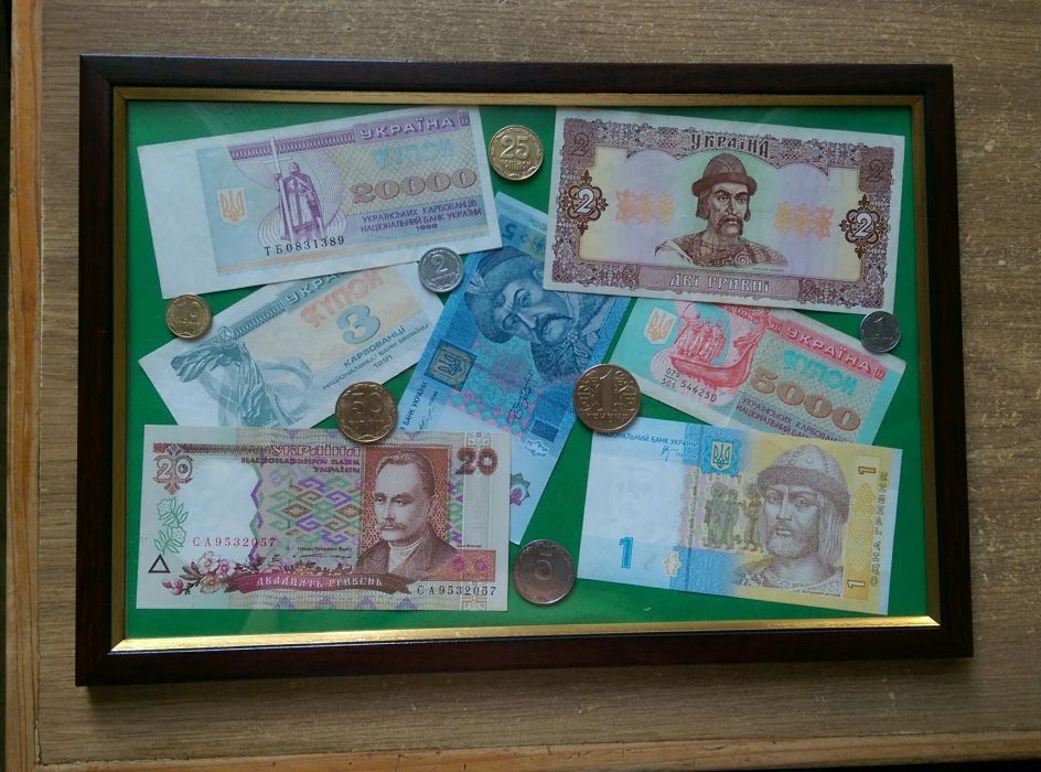Коллаж из банкнот и монет Украины. На подарок.