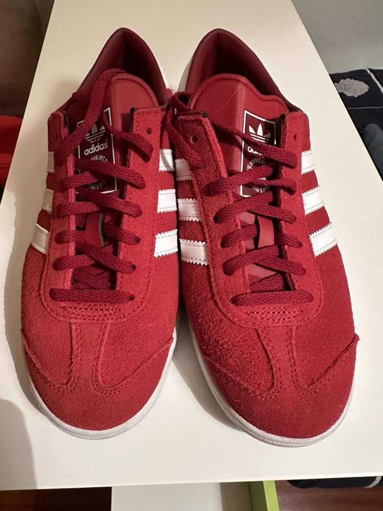 Sapatilhas Adidas Hamburg vermelhas