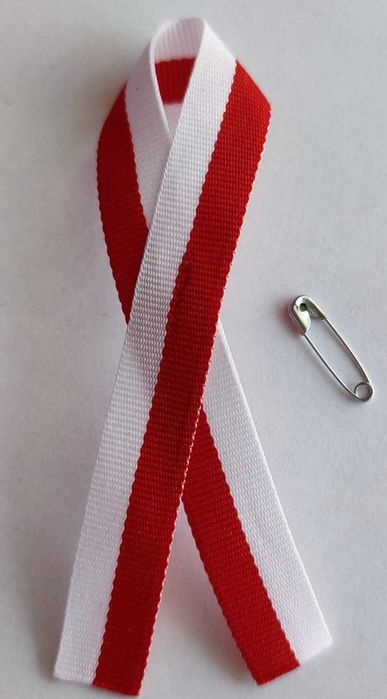 Kotylion - przypinka w kolorach Polskiej flagi. 10 szt.