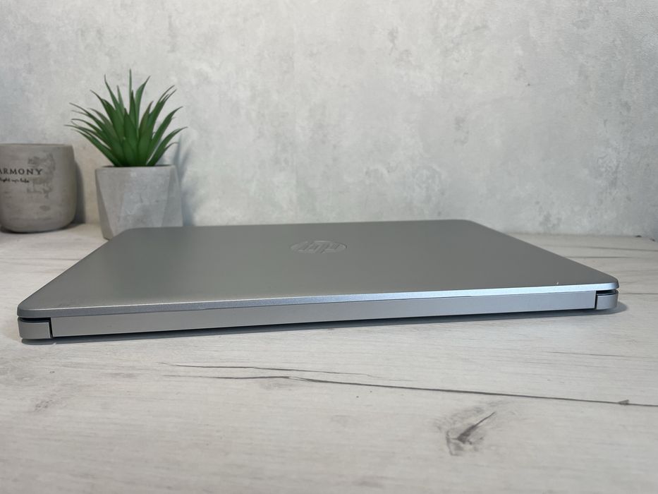 Сучасний HP 14z-fQ1000 AMD Ryzen 3 5300U 16GB 256GB Full HD IPS