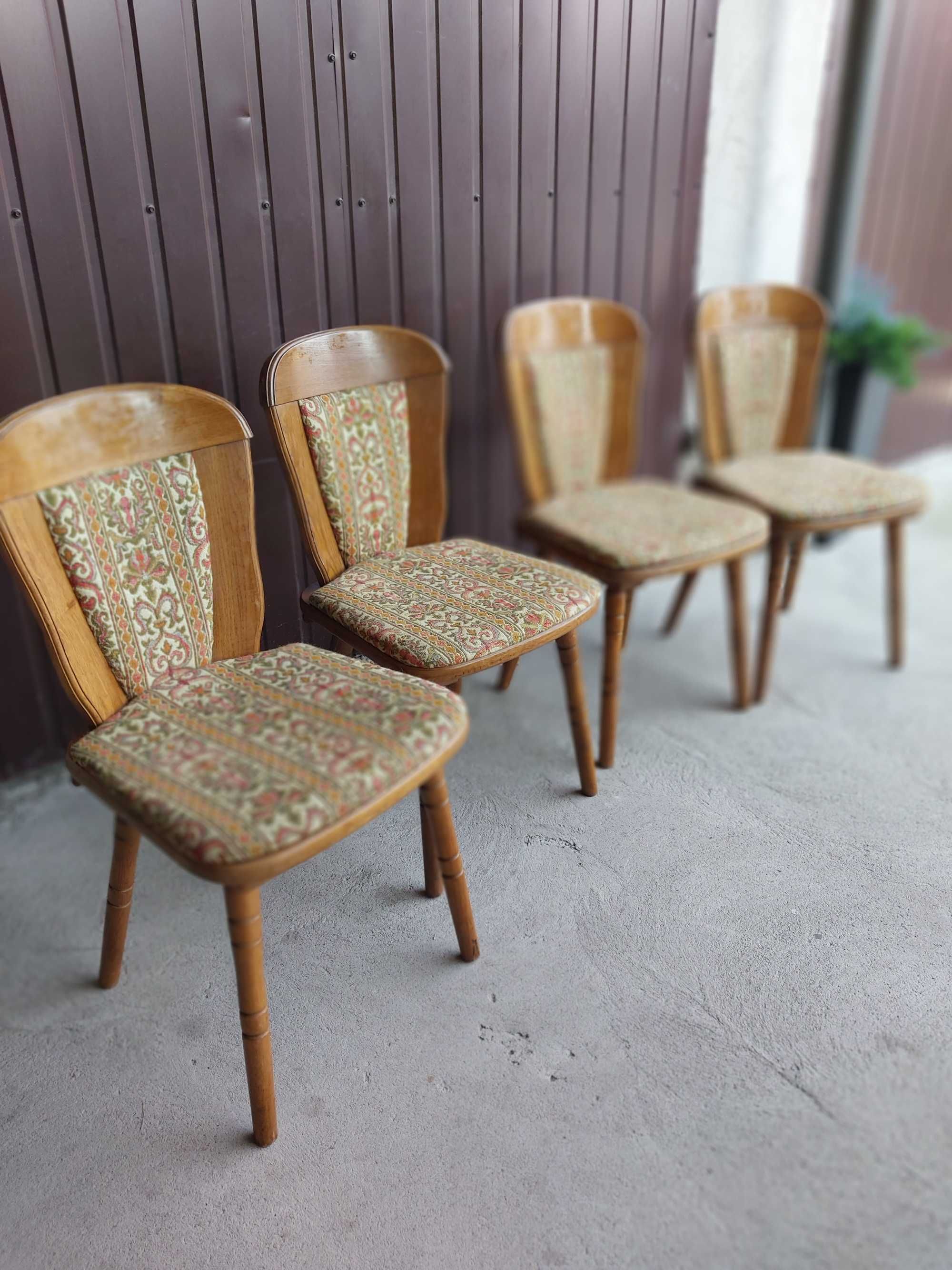 krzesła - komplet 4 sztuki  / 901