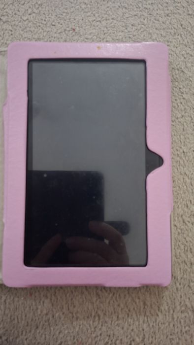 Продам  планшет 7 дюймов в чехле плюс зарядное устройство