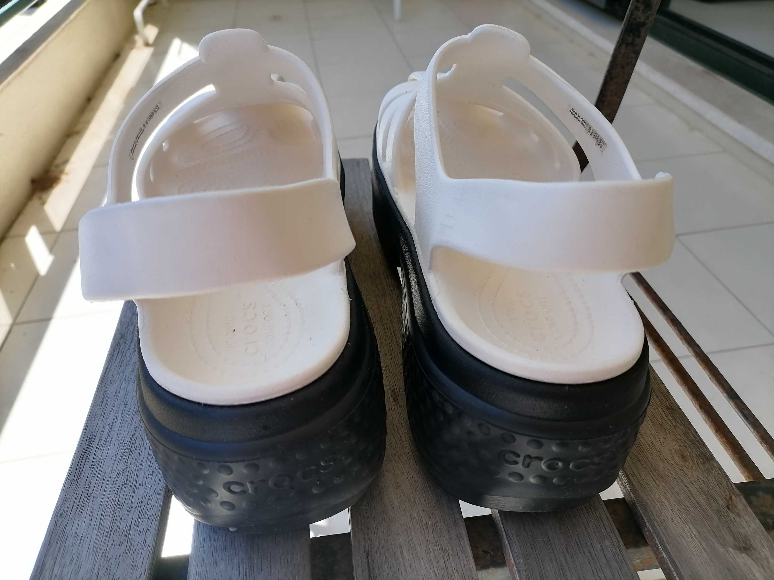 sandálias plataforma crocs