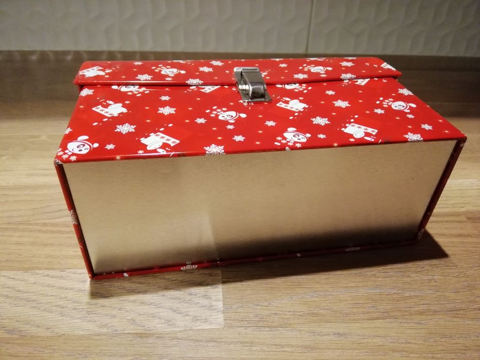 kuferek dziecięcy metalowy czerwony świąteczny