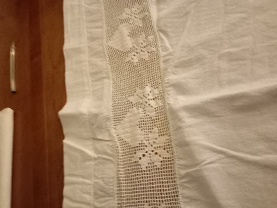 Lençol antigo branco com aplicação em renda