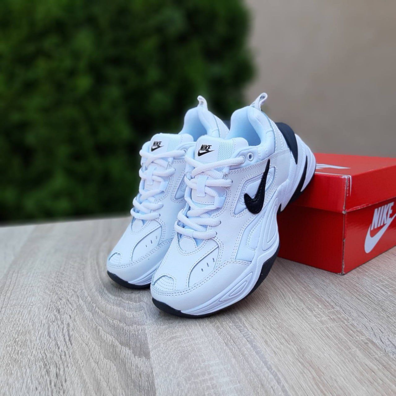 Жіночі кросівки nike m2k tekno білі з чорним