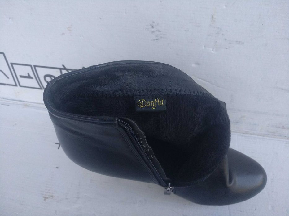 Ботільйони стріпи на платформі Danfia на хутрі, р.40 Нові