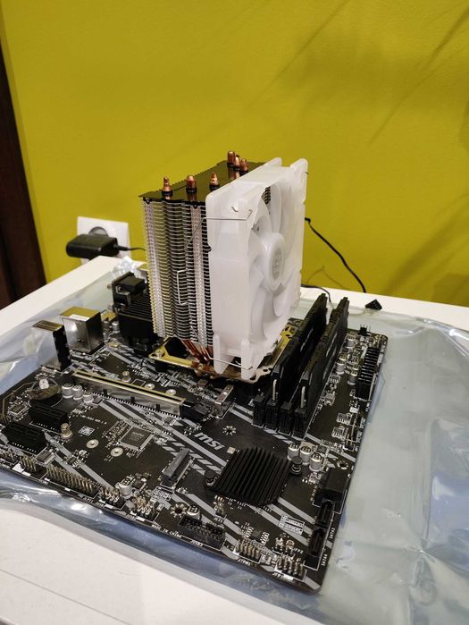 Intel Core i5 10400F, płyta główna i pamięć RAM